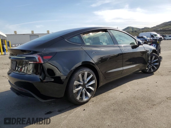 2025 Tesla Model 3 Long Range z VIN 5YJ3E1EA9SF924138, wystawiony jako Copart lot #48324125 z przebiegiem 2 445 mil mil oraz Szkoda całkowita • Salvage title. Historia ofert i sprzedaży dostępna na DreamBid. Obrazek 3.