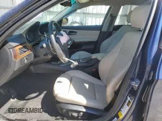 2011 BMW 3 Series 328i xDrive z VIN WBAPK5C52BF122207, wystawiony jako Copart lot #55922795 z przebiegiem 68 906 mil mil oraz Szkoda całkowita • Salvage title. Historia ofert i sprzedaży dostępna na DreamBid. Obrazek 7.
