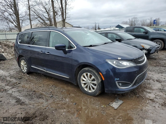 2017 Chrysler Pacifica Touring-L with VIN 2C4RC1BG3HR788191, listed as a Copart auction lot 48033905 with 96,084 mi miles and Salvage Title. Bid and sale history available at carsss.com. Image 4.