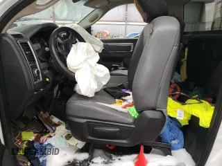 2017 Ram 1500 Tradesman z VIN 3C6JR6AG1HG510512, wystawiony jako Copart lot #87580045 z przebiegiem Nie podano mil oraz Szkoda całkowita • Salvage title. Historia ofert i sprzedaży dostępna na DreamBid. Obrazek 7.
