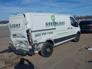 2017 Ford Transit с VIN 1FTYE1YM1HKA37236, выставлен на аукционе IAAI как лот 41353640 с пробегом Не указан миль и . История ставок и продаж доступна на DreamBid. Изображение 4.