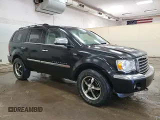 2008 Chrysler Aspen Limited z VIN 1A8HW582X8F122564, wystawiony jako Copart lot #56424765 z przebiegiem 235 977 mil mil oraz Tytuł czysty. Historia ofert i sprzedaży dostępna na DreamBid. Obrazek 4.