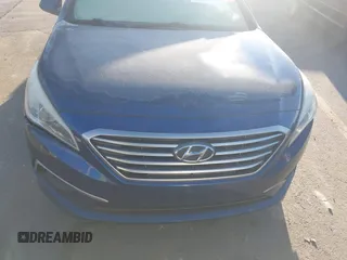 2017 Hyundai Sonata SE z VIN 5NPE24AF8HH565251, wystawiony jako IAAI lot #41762572 z przebiegiem Nie podano mil oraz . Historia ofert i sprzedaży dostępna na DreamBid. Obrazek 12.