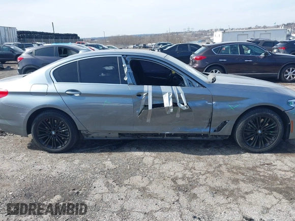2018 BMW 5 Series 530i xDrive z VIN WBAJA7C59JWC74703, wystawiony jako IAAI lot #41811761 z przebiegiem 54 649 mil mil oraz . Historia ofert i sprzedaży dostępna na DreamBid. Obrazek 13.