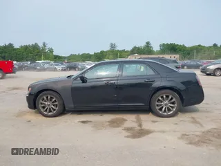 2014 Chrysler 300 S z VIN 2C3CCAGG8EH222645, wystawiony jako IAAI lot #42381766 z przebiegiem 254 710 mil mil oraz . Historia ofert i sprzedaży dostępna na DreamBid. Obrazek 14.