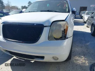 2008 GMC Yukon SLT w/4SB with VIN 1GKFC130X8R120662, listed as a IAAI auction lot 41724938 with 234,848 mi miles. Bid and sale history available at carsss.com. Image 6.