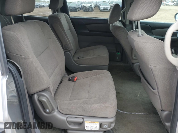 2014 Honda Odyssey LX z VIN 5FNRL5H21EB106600, wystawiony jako Copart lot #57875765 z przebiegiem 122 159 mil mil oraz Szkoda całkowita • Salvage title. Historia ofert i sprzedaży dostępna na DreamBid. Obrazek 11.