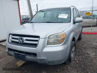 2008 Honda Pilot SE with VIN 5FNYF283X8B020295, listed as a IAAI auction lot 41737578 with 210,998 mi miles. Bid and sale history available at carsss.com. Image 17.