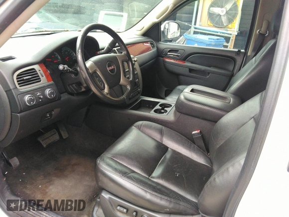 2013 GMC Yukon SLT with VIN 1GKS2CE09DR238626, listed as a IAAI auction lot 41758168 with 170,371 mi miles. Bid and sale history available at carsss.com. Image 18.