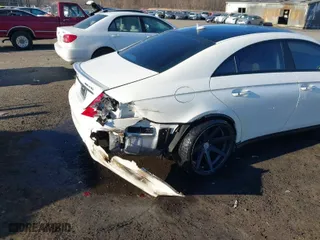 2008 Mercedes-Benz CLS-Class 5.5L with VIN WDDDJ72XX8A130817, listed as a IAAI auction lot 41445785 with 85,918 mi miles. Bid and sale history available at carsss.com. Image 6.
