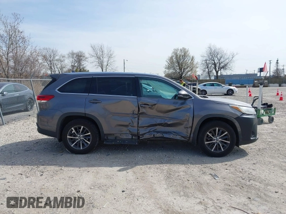 2018 Toyota Highlander SE with VIN 5TDJZRFH8JS530792, listed as a IAAI auction lot 42054634 with 272,748 mi miles and . Bid and sale history available at DreamBid. Image 13.