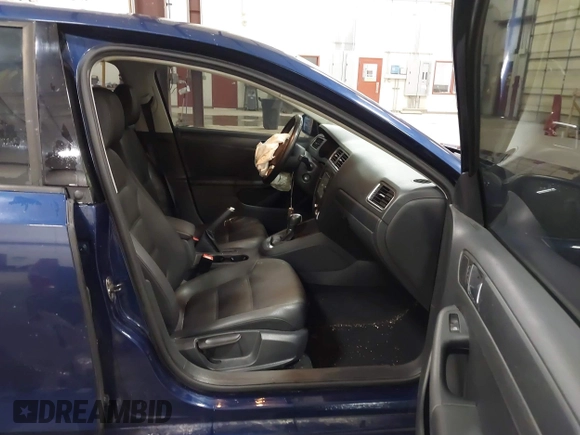 2011 Volkswagen Jetta SE z VIN 3VWDZ7AJ6BM105985, wystawiony jako IAAI lot #41818129 z przebiegiem 126 051 mil mil oraz . Historia ofert i sprzedaży dostępna na DreamBid. Obrazek 5.