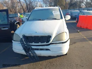 2000 Mercedes-Benz M-Class with VIN 4JGAB54E7YA151596, listed as a IAAI auction lot 40998156 with 216,873 mi miles. Bid and sale history available at carsss.com. Image 6.
