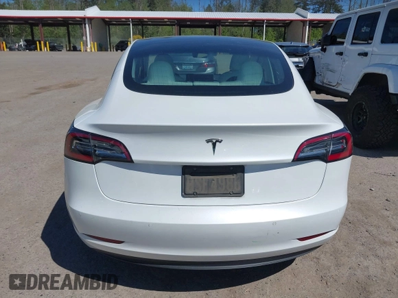 2020 Tesla Model 3 Standard Range Plus z VIN 5YJ3E1EA5LF615350, wystawiony jako IAAI lot #42194363 z przebiegiem 123 327 mil mil oraz . Historia ofert i sprzedaży dostępna na DreamBid. Obrazek 16.