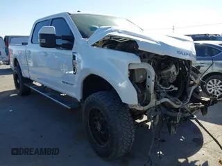 2017 Ford Super Duty F-250 SRW Lariat with VIN 1FT7W2BT1HEE53574, listed as a IAAI auction lot 41375619 with 165,655 mi miles. Bid and sale history available at carsss.com. Image 1.