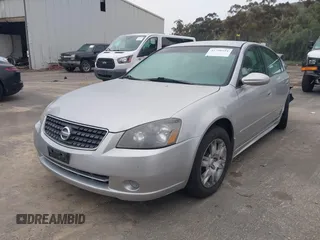 2005 Nissan Altima 2.5 S with VIN 1N4AL11DX5N911097, listed as a IAAI auction lot 41798591 with 201,865 mi miles. Bid and sale history available at carsss.com. Image 2.