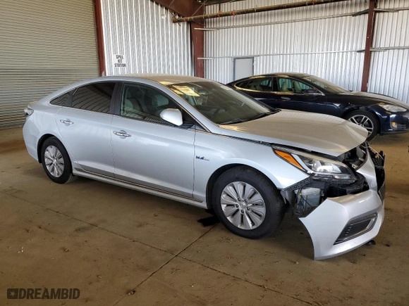 2017 Hyundai Sonata Hybrid SE with VIN KMHE24L1XHA058145, listed as a Copart auction lot 52203025 with 171,371 mi miles and Salvage Title. Bid and sale history available at carsss.com. Image 4.