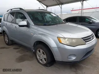 2008 Mitsubishi Outlander ES with VIN JA4LS21W68Z012158, listed as a IAAI auction lot 42051846 with 220,646 mi miles. Bid and sale history available at carsss.com. Image 1.
