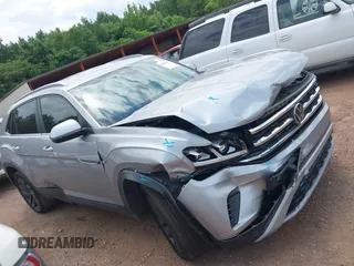 2020 Volkswagen Atlas SE with VIN 1V21E2CA4LC210687, listed as a IAAI auction lot 42382775 with 62,199 mi miles and . Bid and sale history available at DreamBid. Image 13.