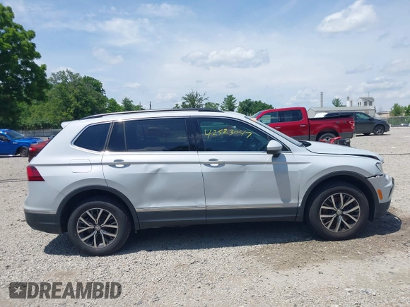 2018 Volkswagen Tiguan SEL z VIN 3VV2B7AX6JM195125, wystawiony jako IAAI lot #42523047 z przebiegiem 73 926 mil mil oraz . Historia ofert i sprzedaży dostępna na DreamBid. Obrazek 14.
