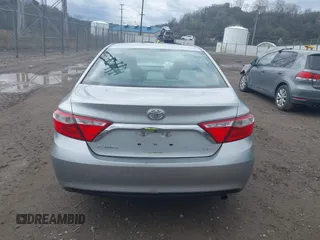 2015 Toyota Camry XLE with VIN 4T4BF1FK4FR498406, listed as a IAAI auction lot 41945968 with 178,070 mi miles. Bid and sale history available at carsss.com. Image 16.
