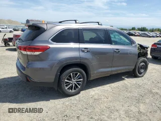 2018 Toyota Highlander SE with VIN 5TDJZRFH1JS523764, listed as a Copart auction lot 58576615 with 55,313 mi miles and Salvage title. Bid and sale history available at DreamBid. Image 3.
