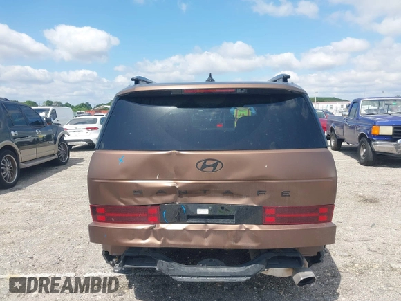 2024 Hyundai Santa Fe Calligraphy z VIN 5NMP54GLXRH023290, wystawiony jako IAAI lot #41996053 z przebiegiem 16 737 mil mil oraz . Historia ofert i sprzedaży dostępna na DreamBid. Obrazek 17.
