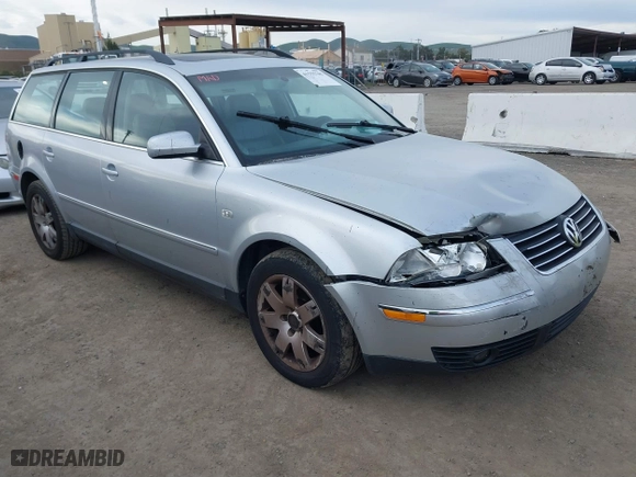 2003 Volkswagen Passat GLX with VIN WVWYH63B73E462624, listed as a IAAI auction lot 41555785 with 166,521 mi miles. Bid and sale history available at carsss.com. Image 1.