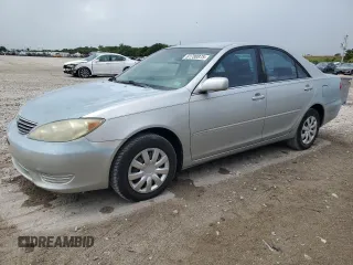 2006 Toyota Camry STD z VIN 4T1BE32K46U742747, wystawiony jako Copart lot #61780875 z przebiegiem 46 989 mil mil oraz Czysty tytuł • Clean title. Historia ofert i sprzedaży dostępna na DreamBid. Obrazek 1.