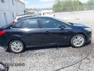 2016 Ford Focus Titanium z VIN 1FADP3J28GL393422, wystawiony jako IAAI lot #42075513 z przebiegiem 146 535 mil mil oraz . Historia ofert i sprzedaży dostępna na DreamBid. Obrazek 13.