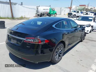 2019 Tesla Model S 75D с VIN 5YJSA1E22KF304098, выставлен на аукционе IAAI как лот 42293794 с пробегом 49 545 миль миль и . История ставок и продаж доступна на DreamBid. Изображение 4.