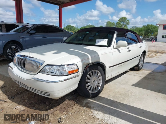 2006 Lincoln Town Car Signature z VIN 1LNHM81W36Y602874, wystawiony jako IAAI lot #42414765 z przebiegiem 121 459 mil mil oraz . Historia ofert i sprzedaży dostępna na DreamBid. Obrazek 17.