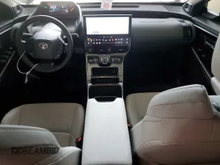 2023 Toyota bZ4X XLE z VIN JTMABACA4PA021222, wystawiony jako Copart lot #50700705 z przebiegiem 14 750 mil mil oraz Szkoda całkowita • Salvage title. Historia ofert i sprzedaży dostępna na DreamBid. Obrazek 8.