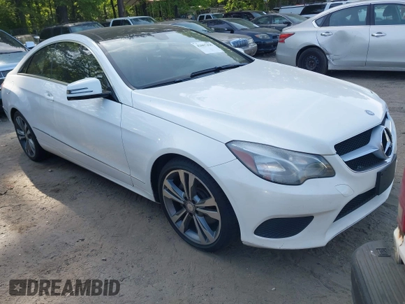 2015 Mercedes-Benz E-Class E 400 with VIN WDDKJ6FB5FF294900, listed as a IAAI auction lot 42067425 with 143,137 mi miles. Bid and sale history available at carsss.com. Image 1.