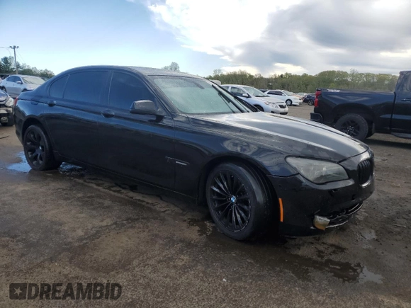 2011 BMW 7 Series 740Li z VIN WBAKB4C5XBC574119, wystawiony jako Copart lot #54946445 z przebiegiem Nie podano mil oraz Szkoda całkowita • Salvage title. Historia ofert i sprzedaży dostępna na DreamBid. Obrazek 4.