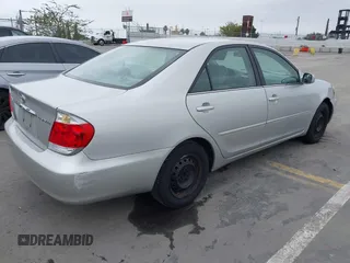 2006 Toyota Camry STD z VIN 4T1BE32K26U123354, wystawiony jako IAAI lot #42436572 z przebiegiem 216 876 mil mil oraz . Historia ofert i sprzedaży dostępna na DreamBid. Obrazek 4.