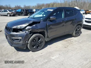 2019 Jeep Compass Altitude z VIN 3C4NJDBB7KT652855, wystawiony jako Copart lot #53485835 z przebiegiem 43 844 mil mil oraz Szkoda całkowita • Salvage title. Historia ofert i sprzedaży dostępna na DreamBid. Obrazek 1.