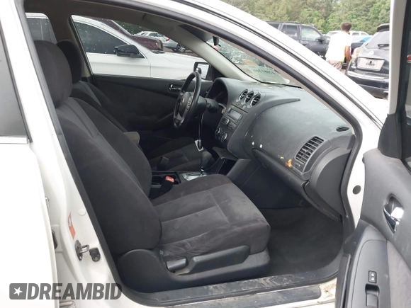 2008 Nissan Altima 2.5 S with VIN 1N4AL21E88C175825, listed as a IAAI auction lot 42081166 with 232,697 mi miles. Bid and sale history available at carsss.com. Image 5.