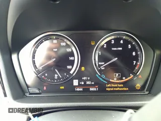 2021 BMW X1 sDrive28i z VIN WBXJG7C09M5U26043, wystawiony jako IAAI lot #36062187 z przebiegiem 14 844 mil mil oraz . Historia ofert i sprzedaży dostępna na DreamBid. Obrazek 7.