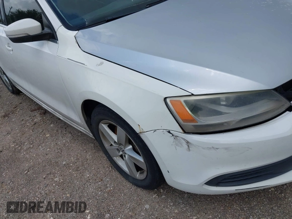 2014 Volkswagen Jetta TDI w/Premium/Nav z VIN 3VWLL7AJ4EM366694, wystawiony jako IAAI lot #42525154 z przebiegiem 89 056 mil mil oraz . Historia ofert i sprzedaży dostępna na DreamBid. Obrazek 6.