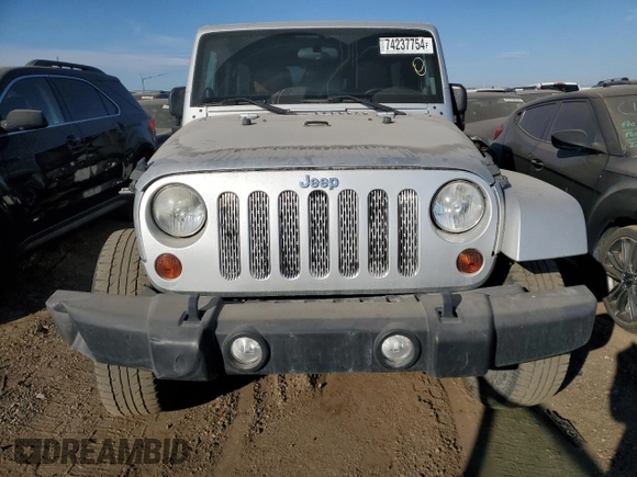 2012 Jeep Wrangler Unlimited Call of Duty MW3 с VIN 1C4BJWFG3CL103865, выставлен на аукционе Copart как лот 74237754 с пробегом 104 232 миль миль и Списание • Salvage title. История ставок и продаж доступна на DreamBid. Изображение 5.