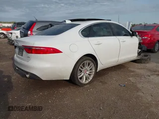 2017 Jaguar XF 35t Prestige with VIN SAJBE4BV8HCY31963, listed as a IAAI auction lot 41910705 with 1 mi miles. Bid and sale history available at carsss.com. Image 4.