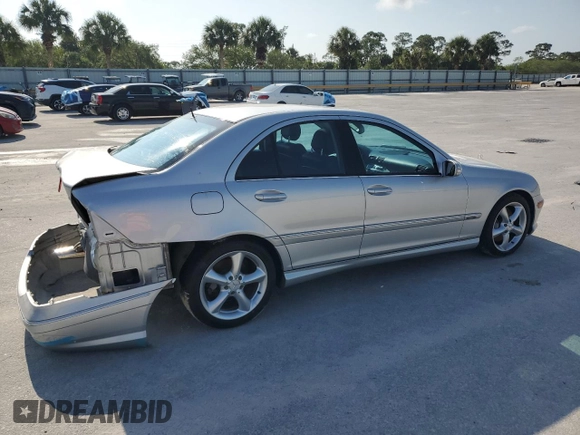 2005 Mercedes-Benz C 230 Kompressor z VIN WDBRF40J35F726895, wystawiony jako Copart lot #51034775 z przebiegiem 31 612 mil mil oraz Szkoda całkowita • Salvage title. Historia ofert i sprzedaży dostępna na DreamBid. Obrazek 3.