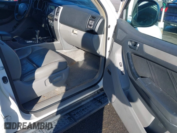 2008 Toyota 4Runner SR5 with VIN JTEZU14R28K003116, listed as a IAAI auction lot 40618148 with 249,356 mi miles. Bid and sale history available at carsss.com. Image 5.
