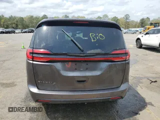 2022 Chrysler Pacifica Touring L with VIN 2C4RC1BG8NR152314, listed as a Copart auction lot 50923955 with 32,893 mi miles and Salvage Title. Bid and sale history available at DreamBid. Image 6.