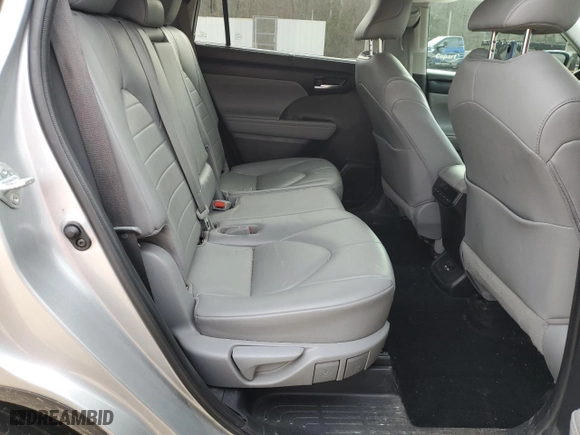 2021 Toyota Highlander XLE with VIN 5TDGZRAH4MS035253, listed as a Copart auction lot 47114645 with 119,958 mi miles and Salvage Title. Bid and sale history available at carsss.com. Image 11.