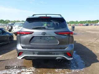 2024 Toyota Highlander LE with VIN 5TDKDRBH2RS568670, listed as a IAAI auction lot 42549212 with 10,600 mi miles and . Bid and sale history available at DreamBid. Image 17.