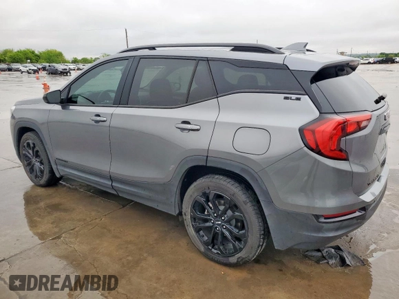 2021 GMC Terrain SLE z VIN 3GKALMEV2ML308839, wystawiony jako Copart lot #51755945 z przebiegiem 61 679 mil mil oraz Czysty tytuł • Clean title. Historia ofert i sprzedaży dostępna na DreamBid. Obrazek 2.