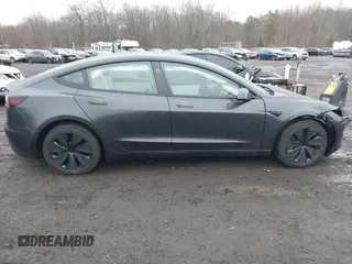 2024 Tesla Model 3 z VIN 5YJ3E1EA9RF858829, wystawiony jako IAAI lot #41160315 z przebiegiem 2 994 mil mil oraz . Historia ofert i sprzedaży dostępna na DreamBid. Obrazek 13.