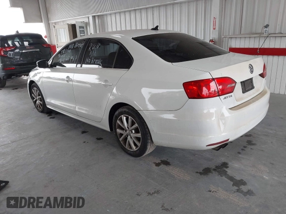 2014 Volkswagen Jetta SE z VIN 3VWD17AJ3EM265396, wystawiony jako IAAI lot #42434771 z przebiegiem 114 931 mil mil oraz . Historia ofert i sprzedaży dostępna na DreamBid. Obrazek 3.
